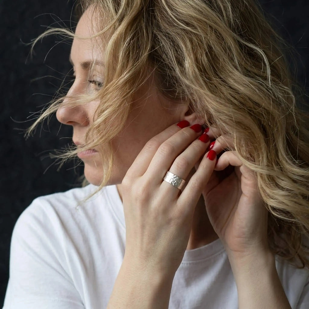 Verstellbarer Ring Bandring offen Silberring – strukturierter Designring in modernem Stil