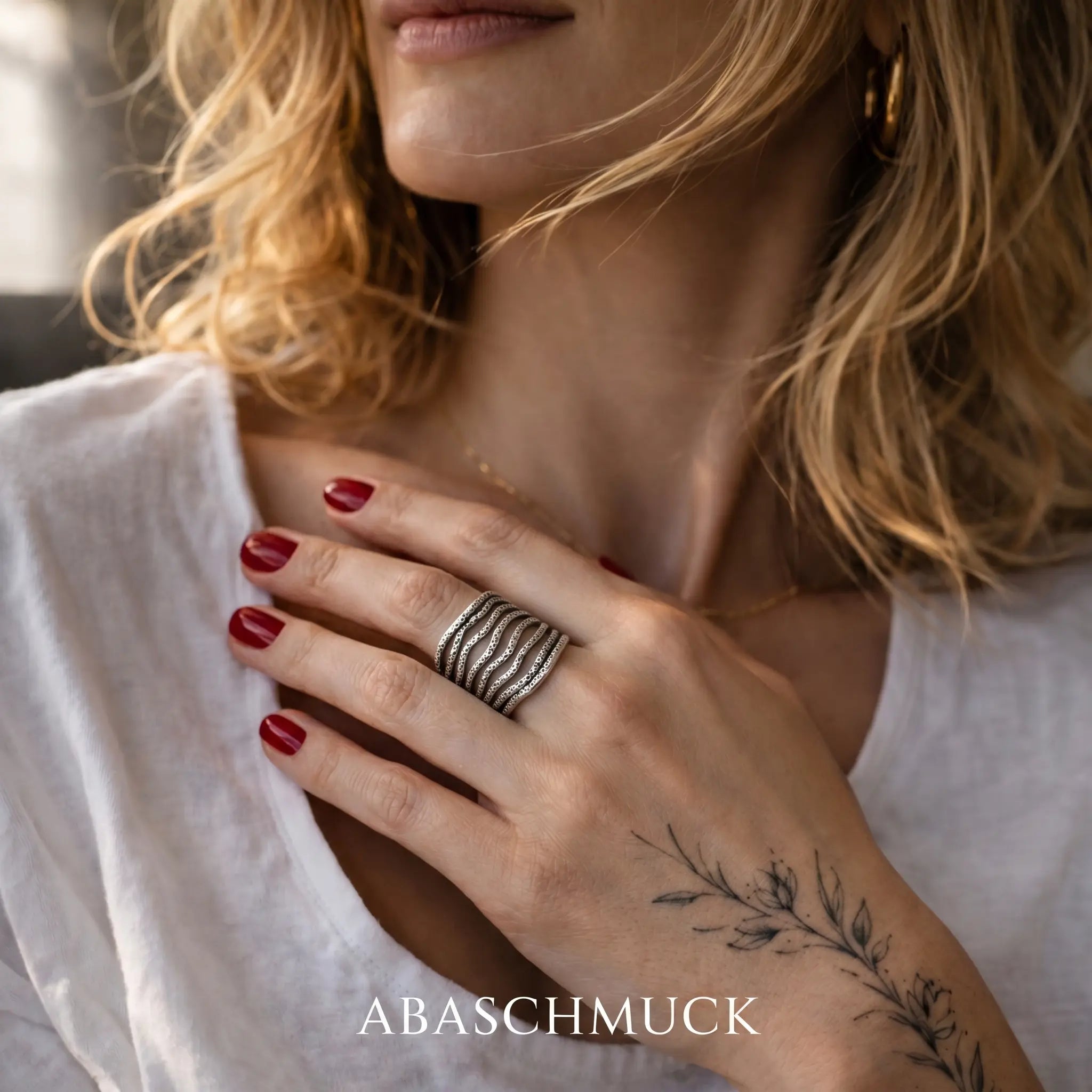 Offener Bandring aus 925 Sterling Silber, breiter Wellenring verstellbar, eleganter Statement Ring für Damen