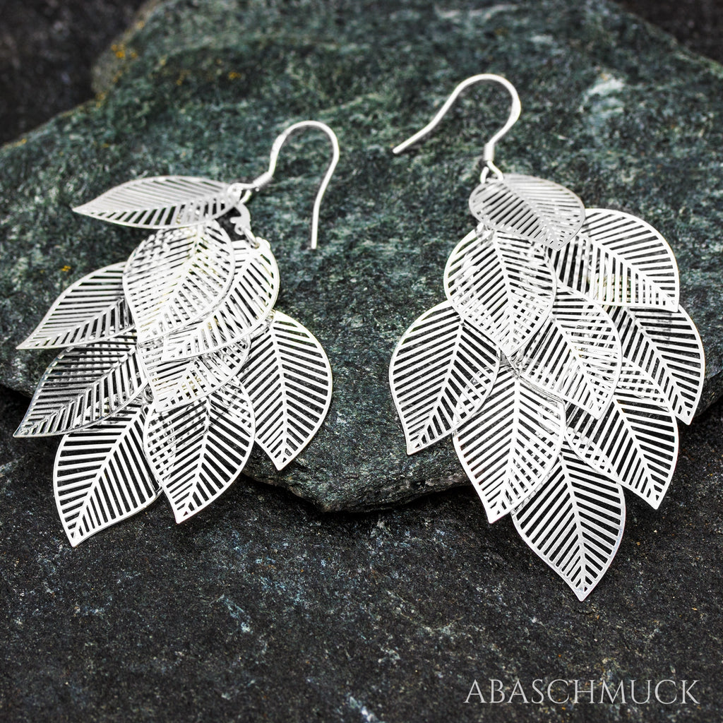 Filigrane Blatt-Ohrringe aus 925 Sterling Silber – große, luftige Hängeohrringe mit Blattstruktur, nickelfrei.