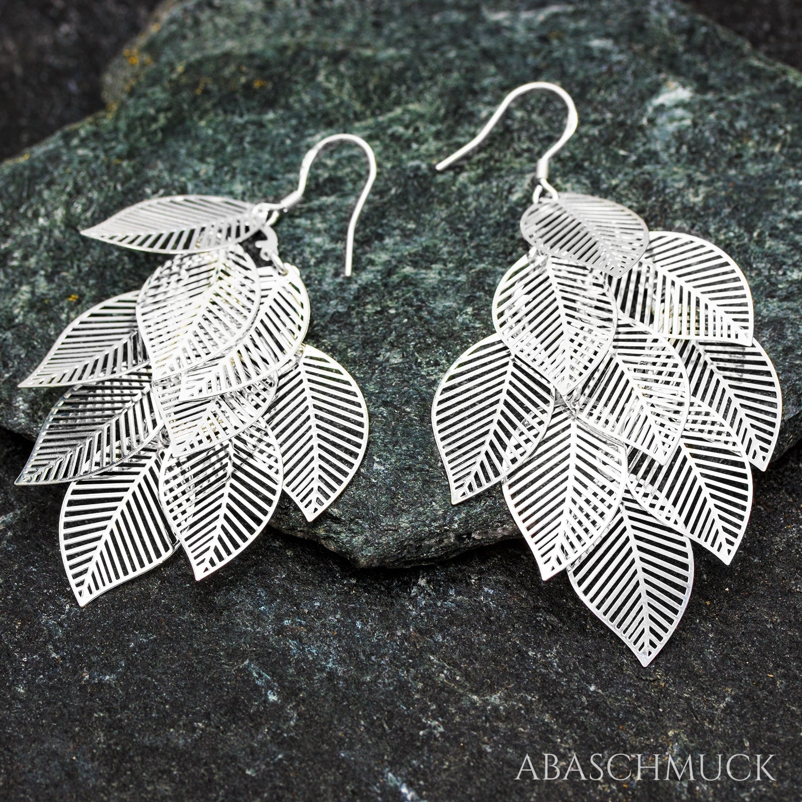 Filigrane Blatt-Ohrringe aus 925 Sterling Silber – große, luftige Hängeohrringe mit Blattstruktur, nickelfrei.