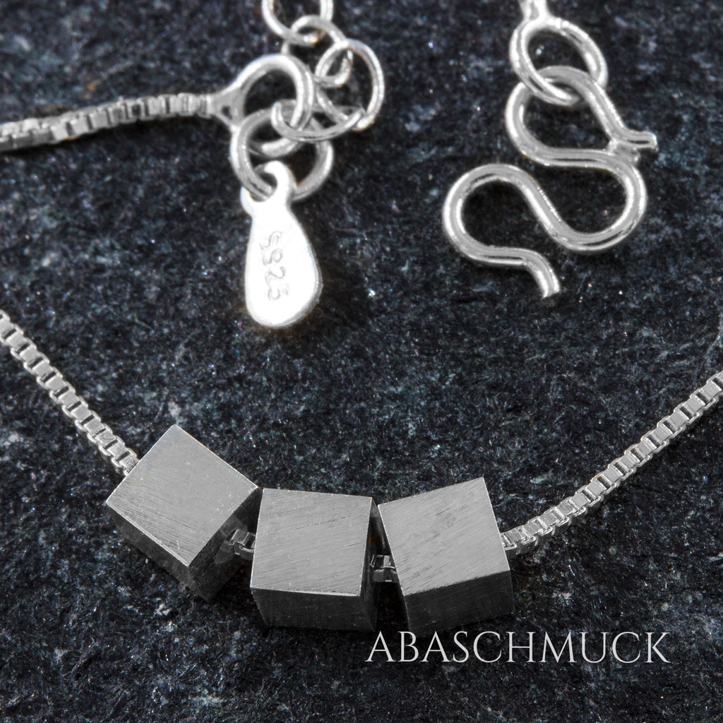 Minimalistische Silberkette mit drei Würfeln – moderne 925 Sterling Silber Halskette,