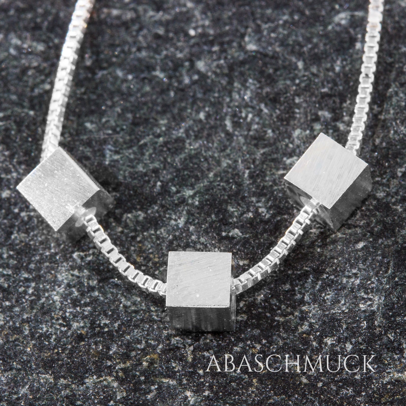 Minimalistische Silberkette mit drei Würfeln – moderne 925 Sterling Silber Halskette,