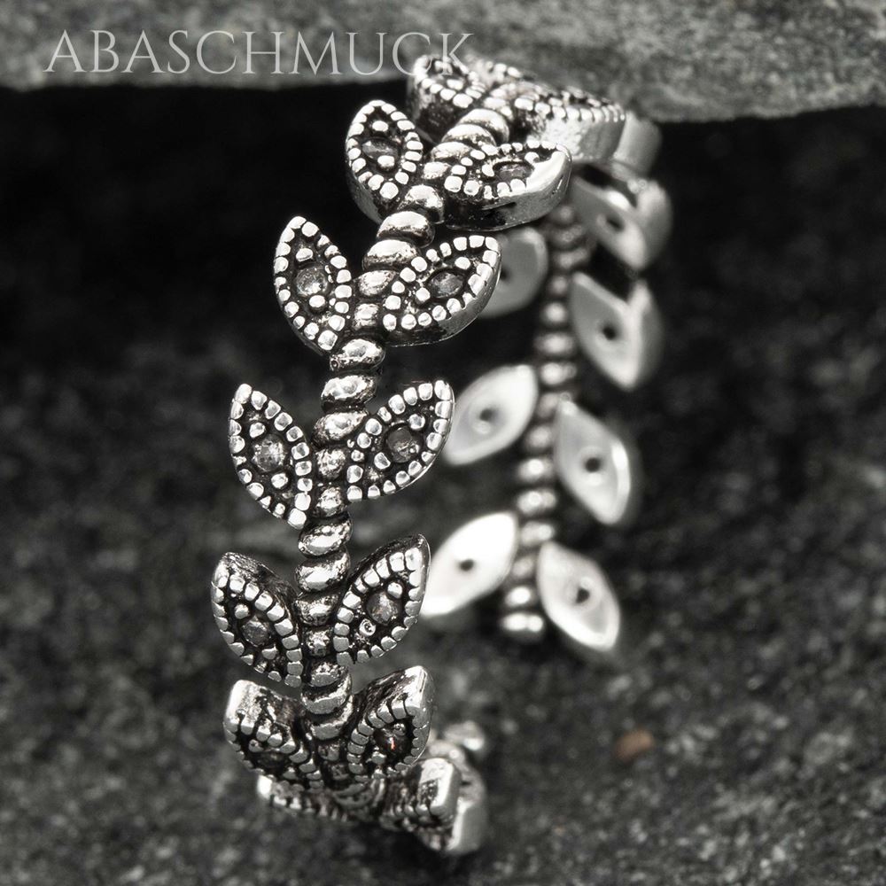 Detailaufnahme Silberring 925 mit filigranem Blätterdesign
