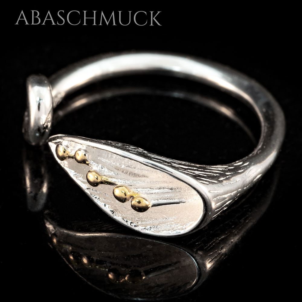 Detailaufnahme Silberring 925 mit Golddetails
