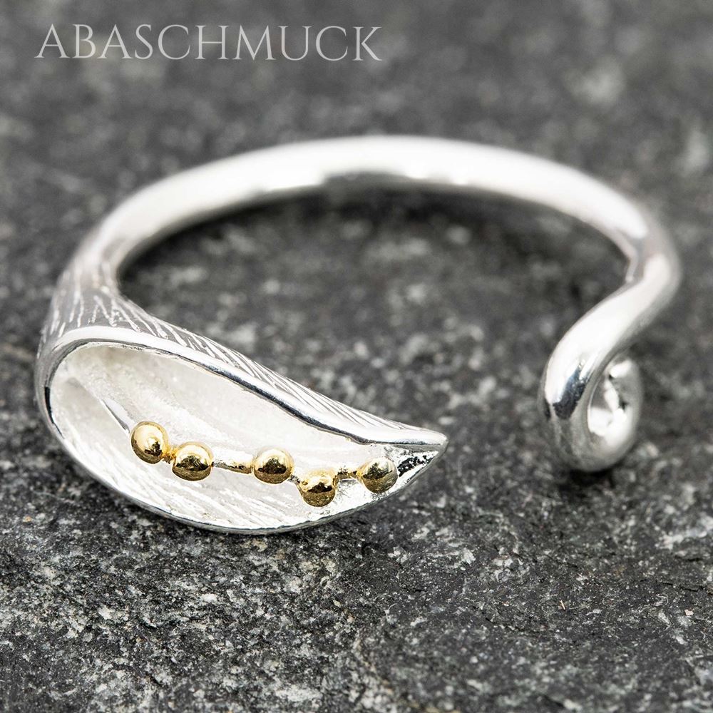 Silberring 925 mit organischem Blattdesign auf Stein