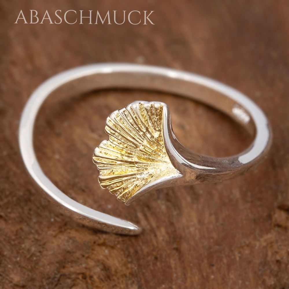 Silberring 925 mit Ginkgo-Blatt auf Steinuntergrund
