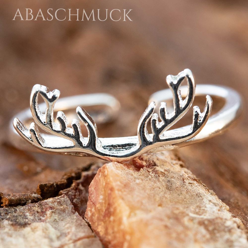 Verstellbarer Damenring aus Silber 925 auf Naturstein