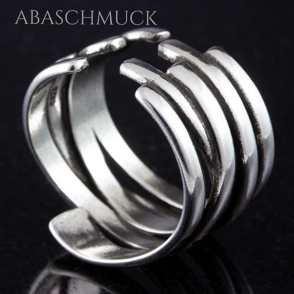 Rückansicht des breiten Silberrings mit geschwungenen Linien, glänzend poliert.