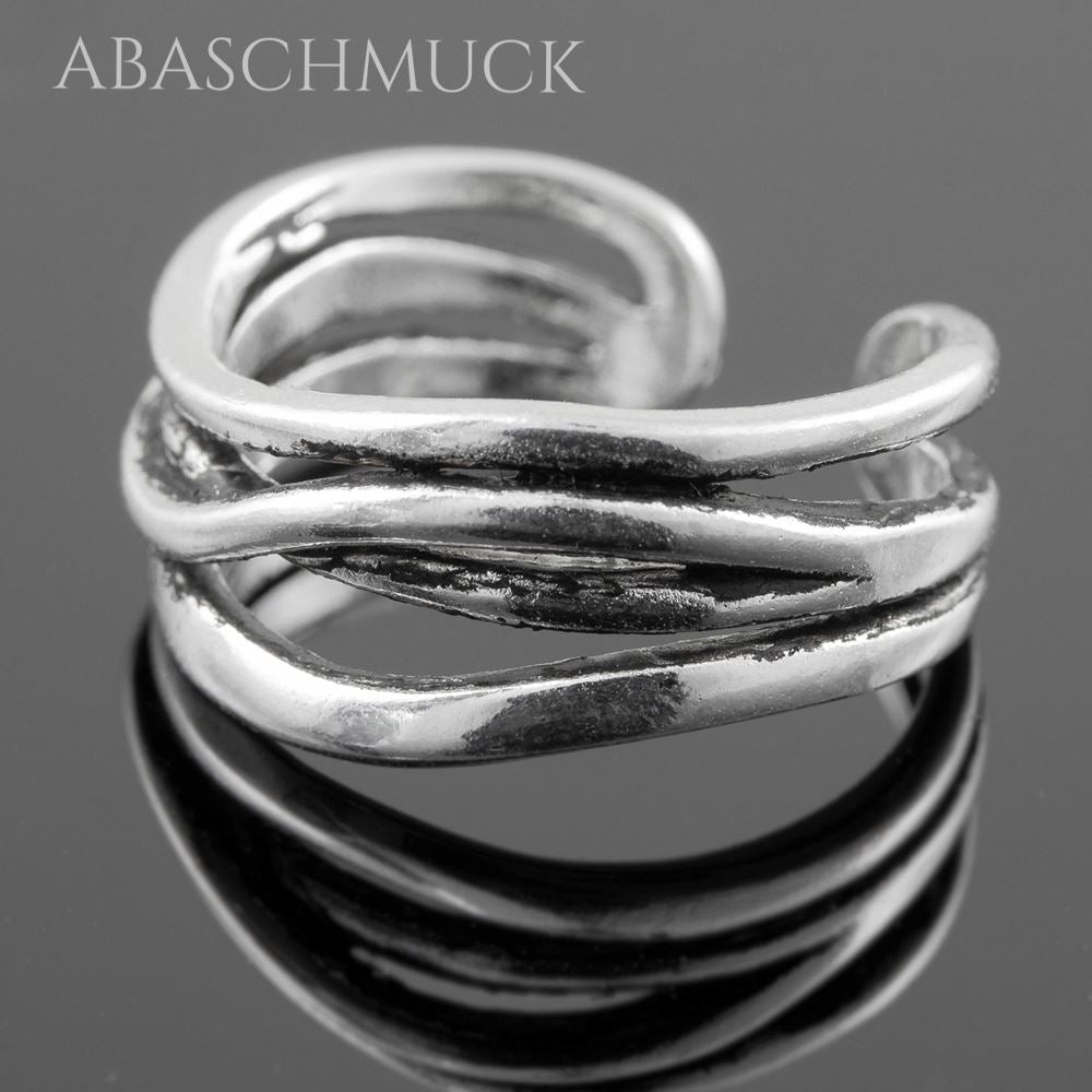 Offener 925er Silberring mit dynamischem Design auf schwarzem Hintergrund.