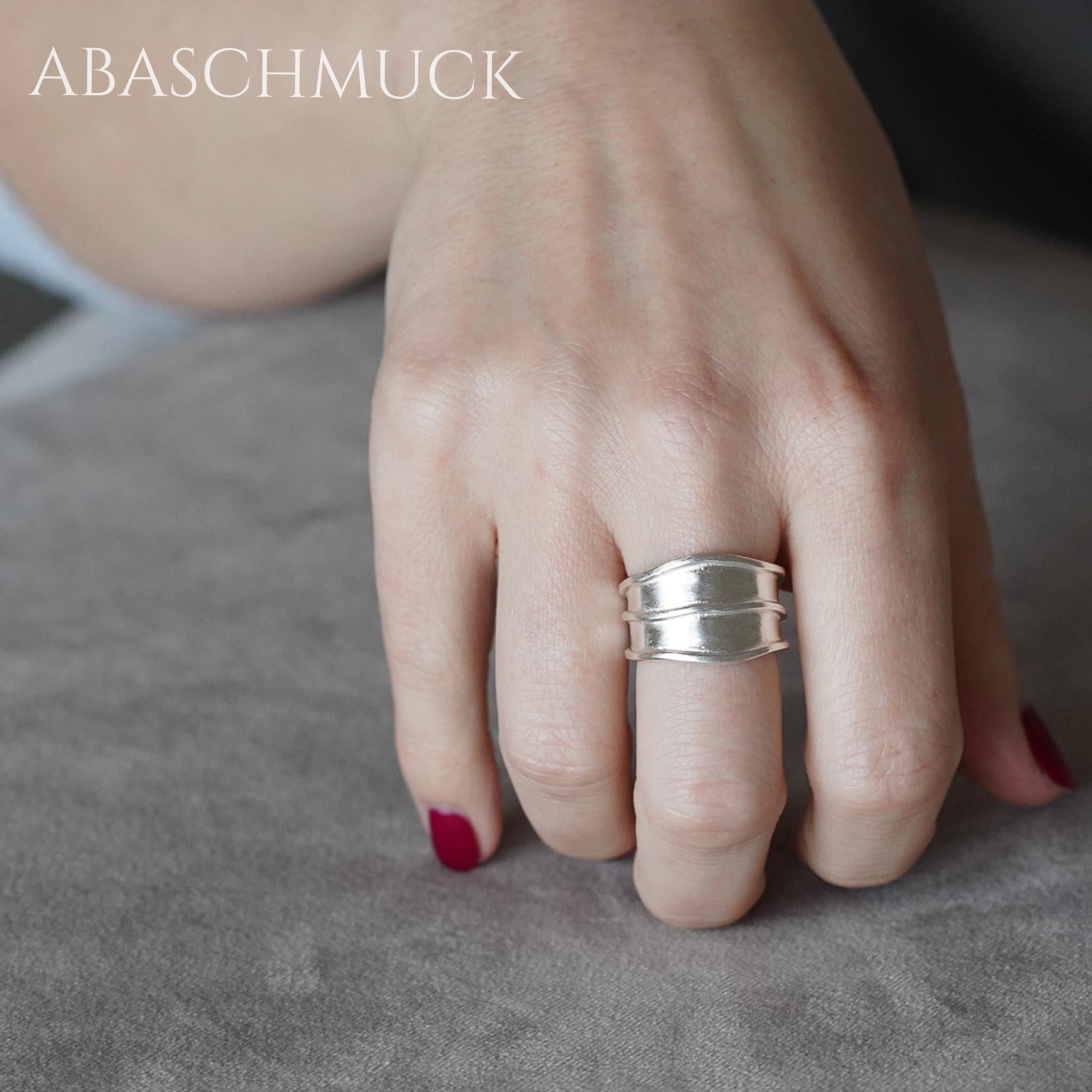 Verstellbarer Ring Bandring offen Silberring – strukturierter Damenring mit sanften Linien