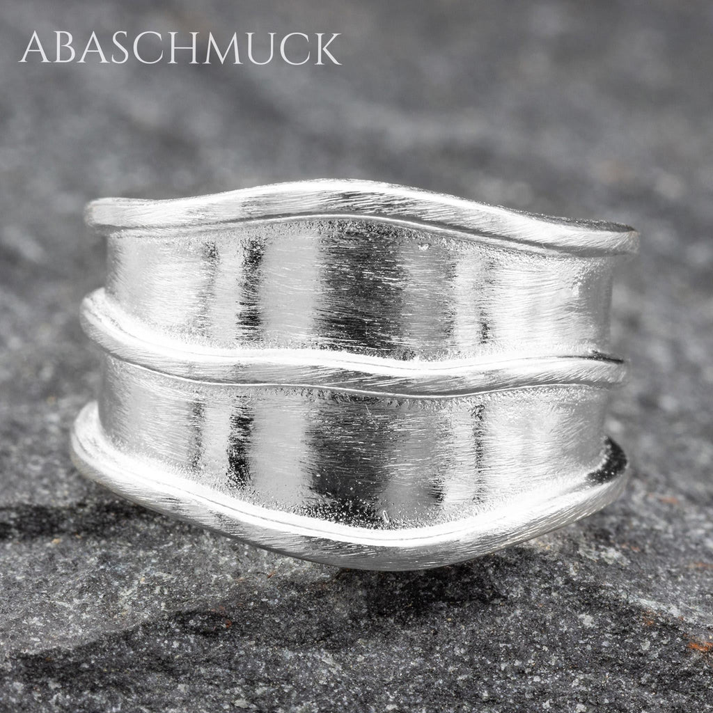 Verstellbarer Ring Bandring offen Silberring – strukturierter Damenring mit sanften Linien