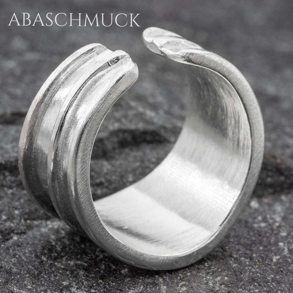 Verstellbarer Ring Bandring offen Silberring – strukturierter Damenring mit sanften Linien