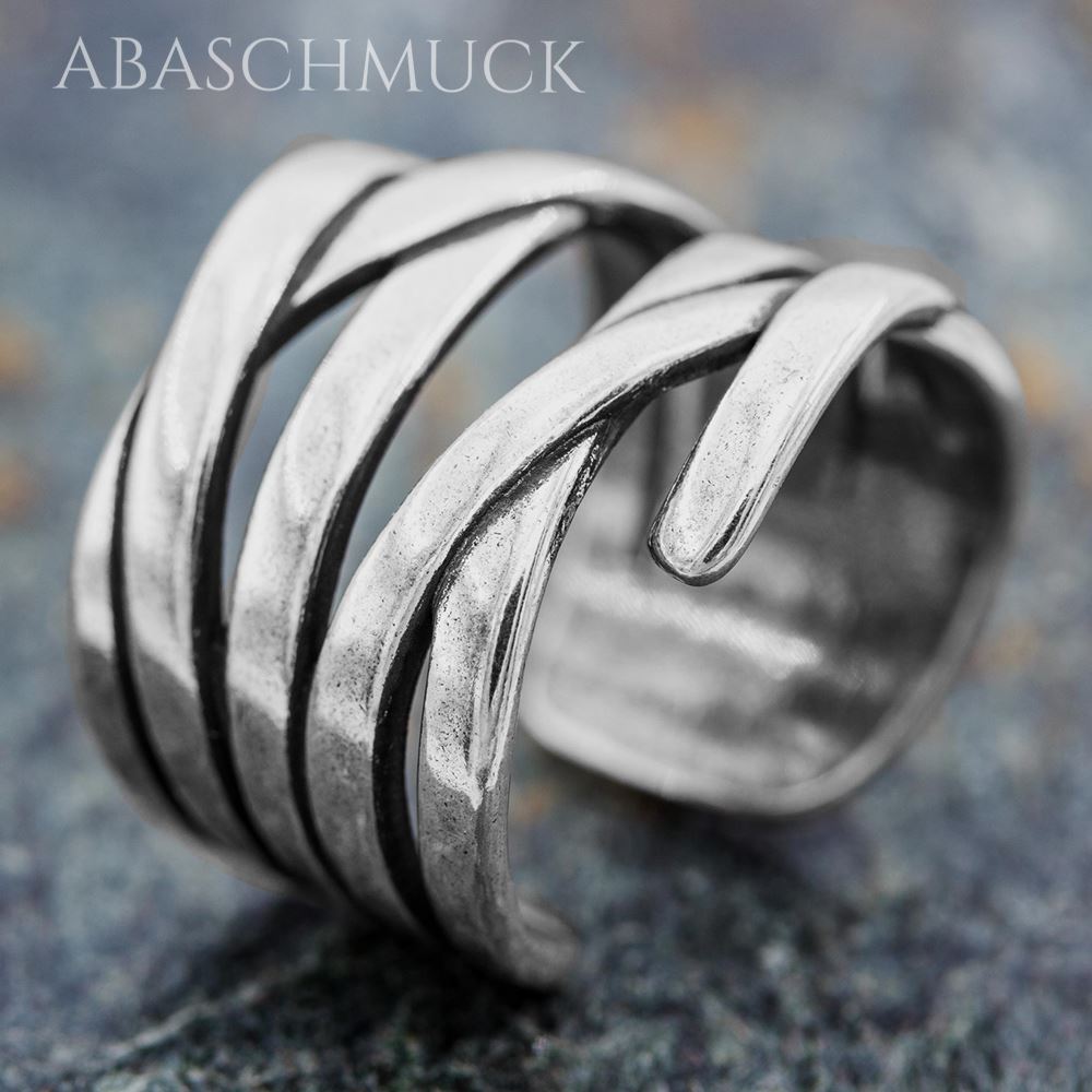Strukturiertes Ringdesign aus 925 Silber, Nahaufnahme