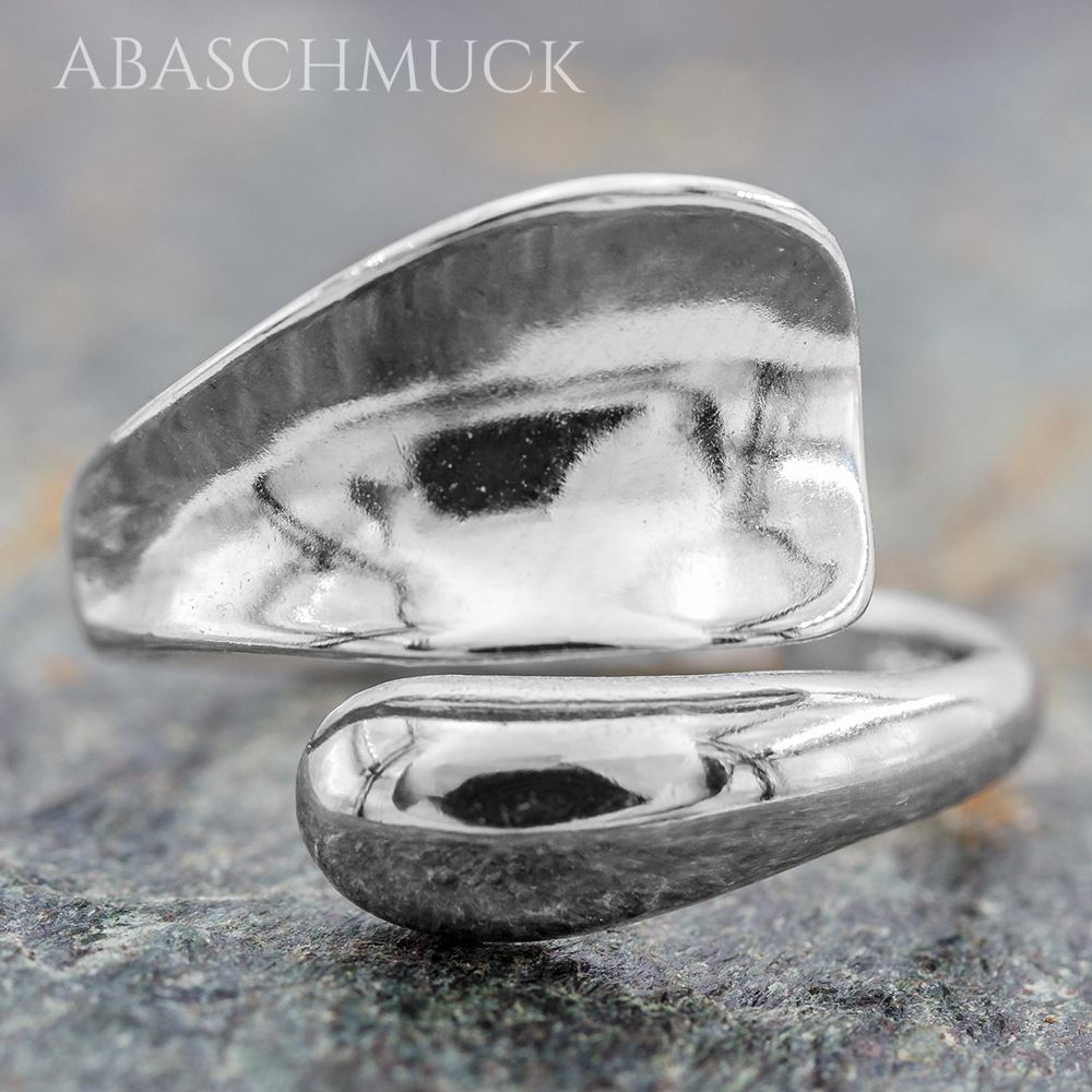 Offener Bandring aus 925 Silber mit glänzender, fließender Struktur