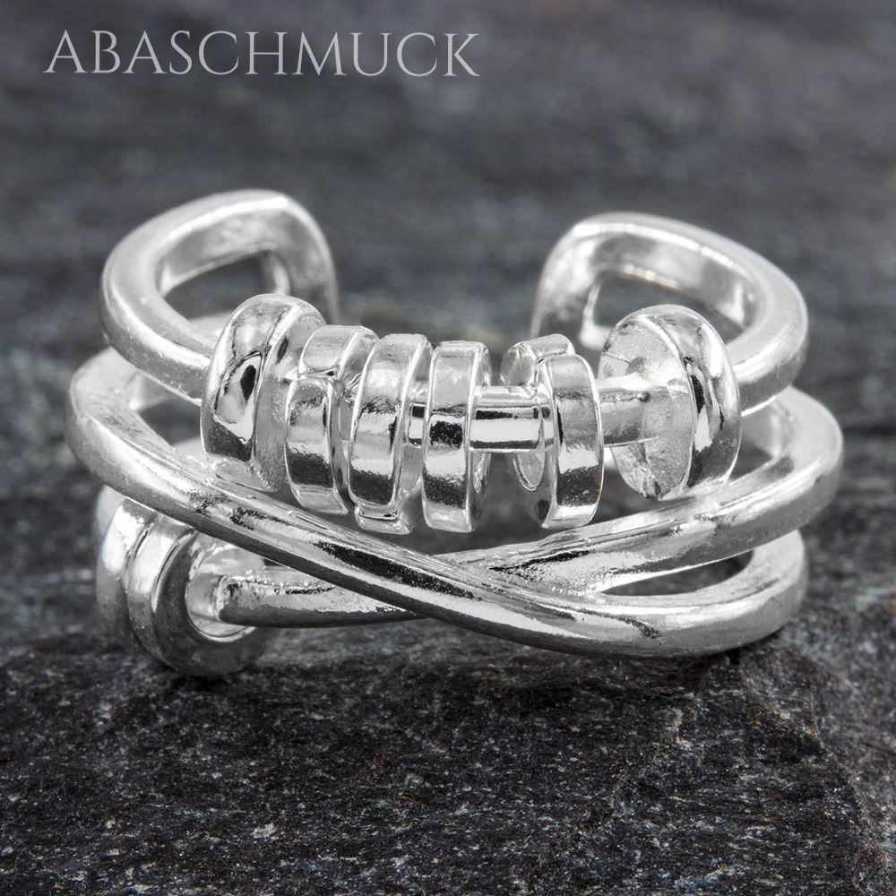 Nahaufnahme des offenen Silberrings 925 mit kunstvoll verschlungenen Streben.