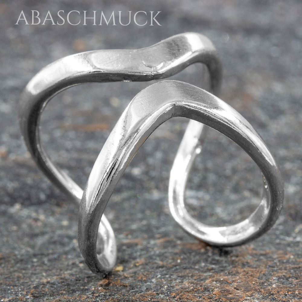 Leichter offener Bandring aus Sterling Silber mit geschwungenem Design.